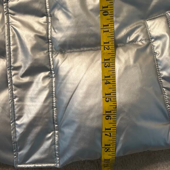 Fabletics Essential‎ Cropped Hooded Puffer Vest Silver Shine Sz M - Picture 14 of 14